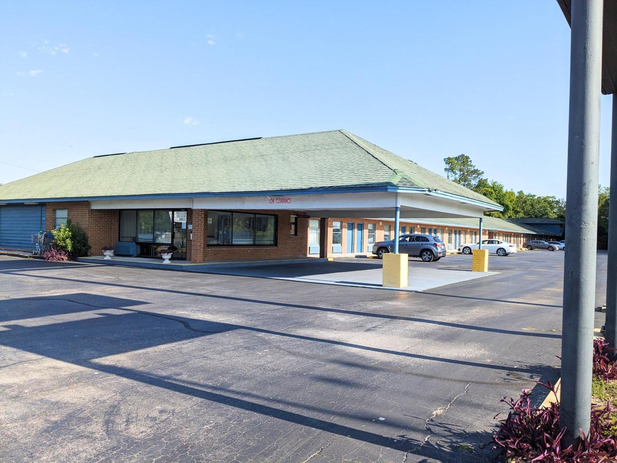 Gateway Inn Lake Stadt Exterior foto